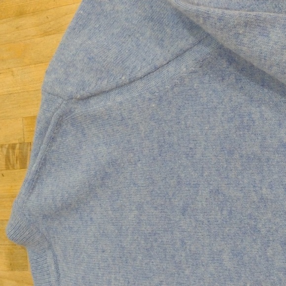 Banana Republic Women's Blue Sweater - Picture 10 of 10